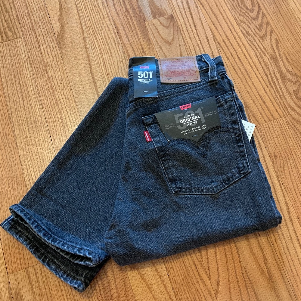Womens Levi’s premium  501 cropped black jeans NWT